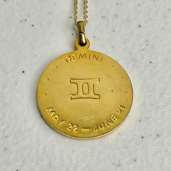 Vintage Zodiac Pendant Necklace Gemini Gold Tone Coin Medallion Astrology 19in - Picture 4 of 12